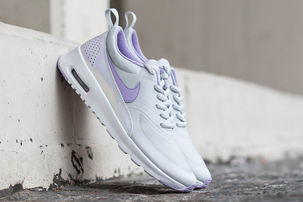 bílé boty nike